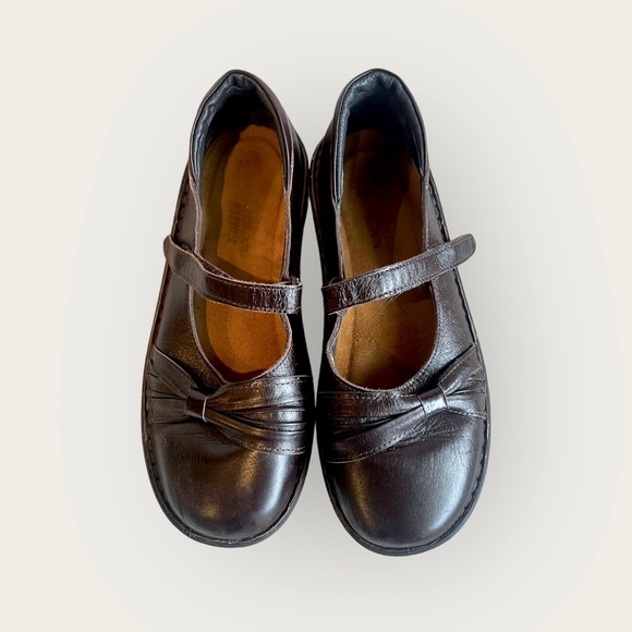 NAOT Brown Leather Mary Jane Shoe  Comfort Flat Sz EU 39/ US Size 8-8.5 - Picture 12 of 12